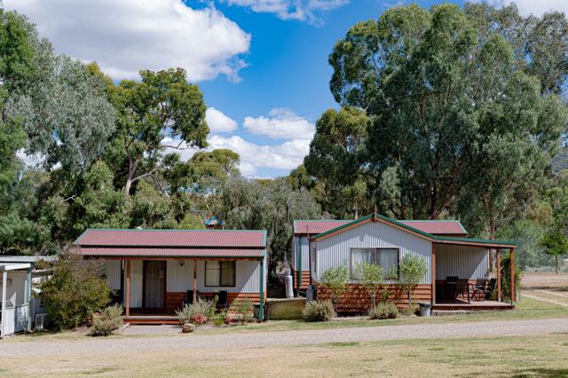 Eildon Deluxe Cabin