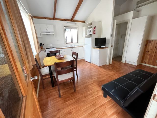 Eildon Deluxe Cabin