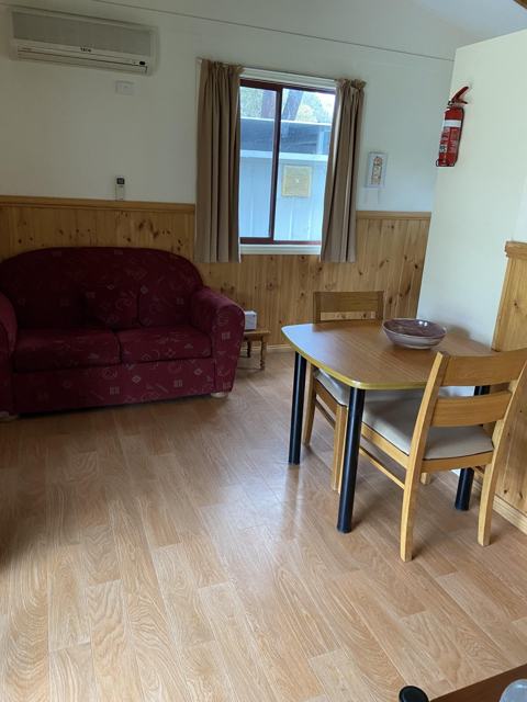 Eildon Deluxe Cabin